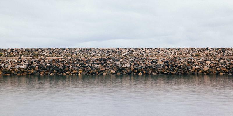 从捏脸到灵魂：深度解析游戏角色自定义系统如何通过外观与行为逻辑的个性化，塑造玩家社区与电竞生态