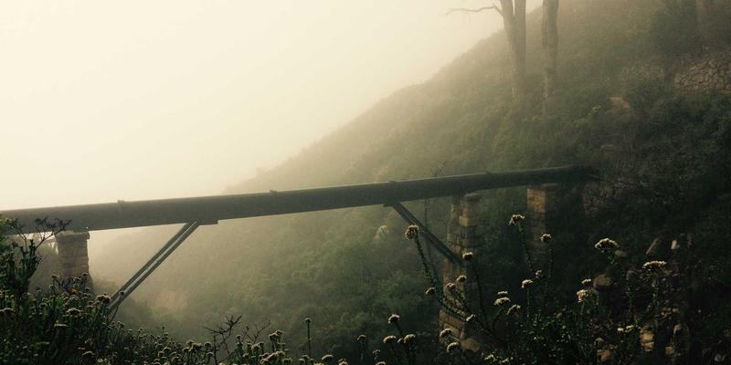 打破次元壁：手机游戏与主机游戏跨平台联机的技术难点与市场前景